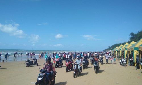Permalink ke Terkesan Dianak Tirikan, Wisata Pantai Lombang Masih Diminati Ribuan Pengunjung