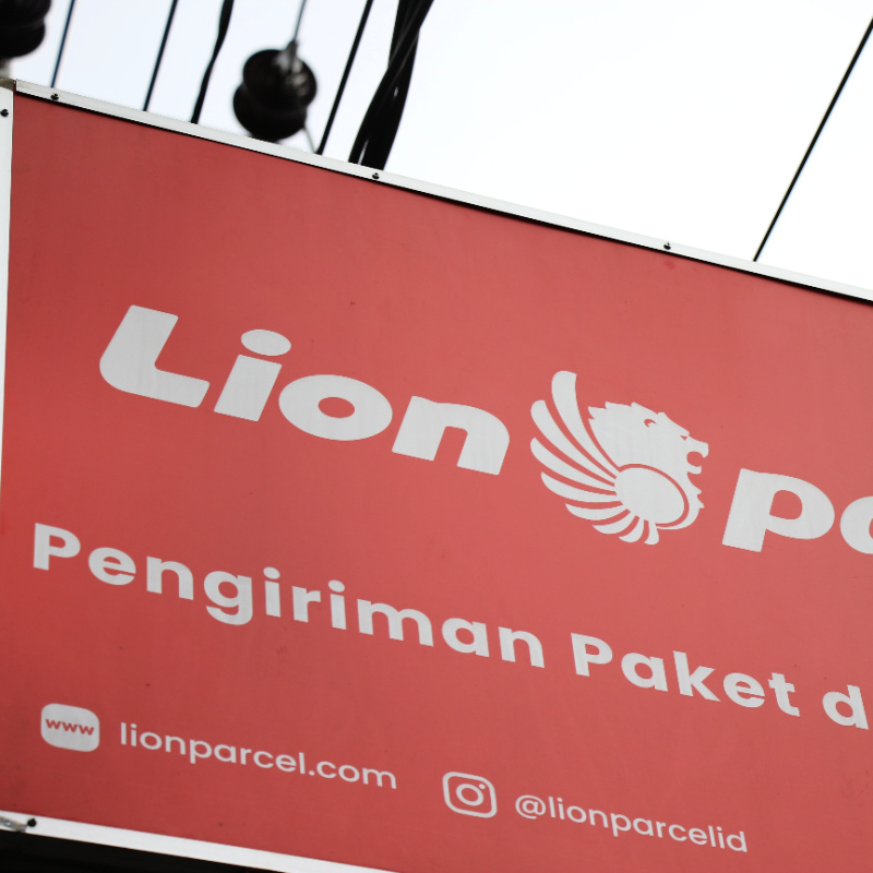 Lion Parcel Sign