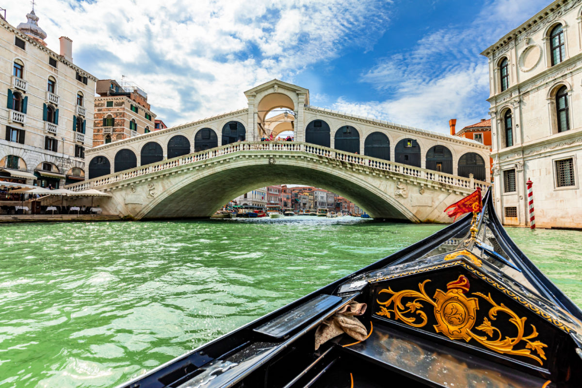 Bridge in Venice Italy.jpg